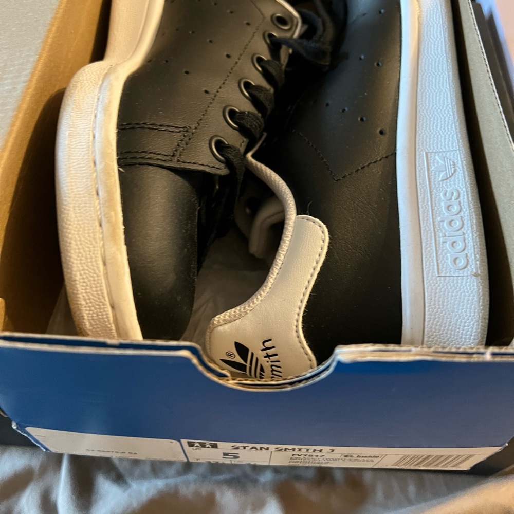 Adidas - Picture 9 of 9